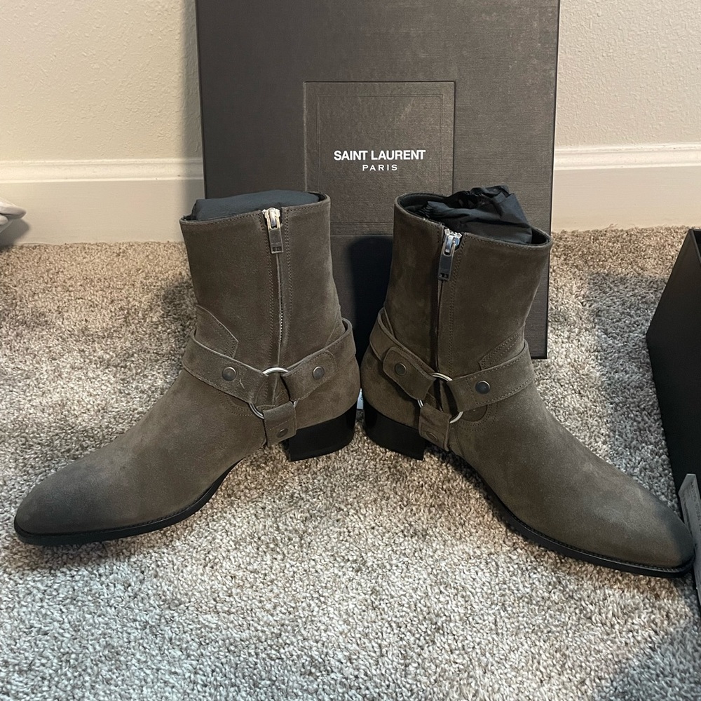 *Rare Color* YSL Wyatt 40 Harness boot Brand New suede size US 8. Retail $1,265. - Picture 2 of 6